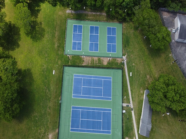 Sơn 2 lớp sân tennis-pickleball có 10% hạt cao su Laykold US OPEN trên nền xi măng